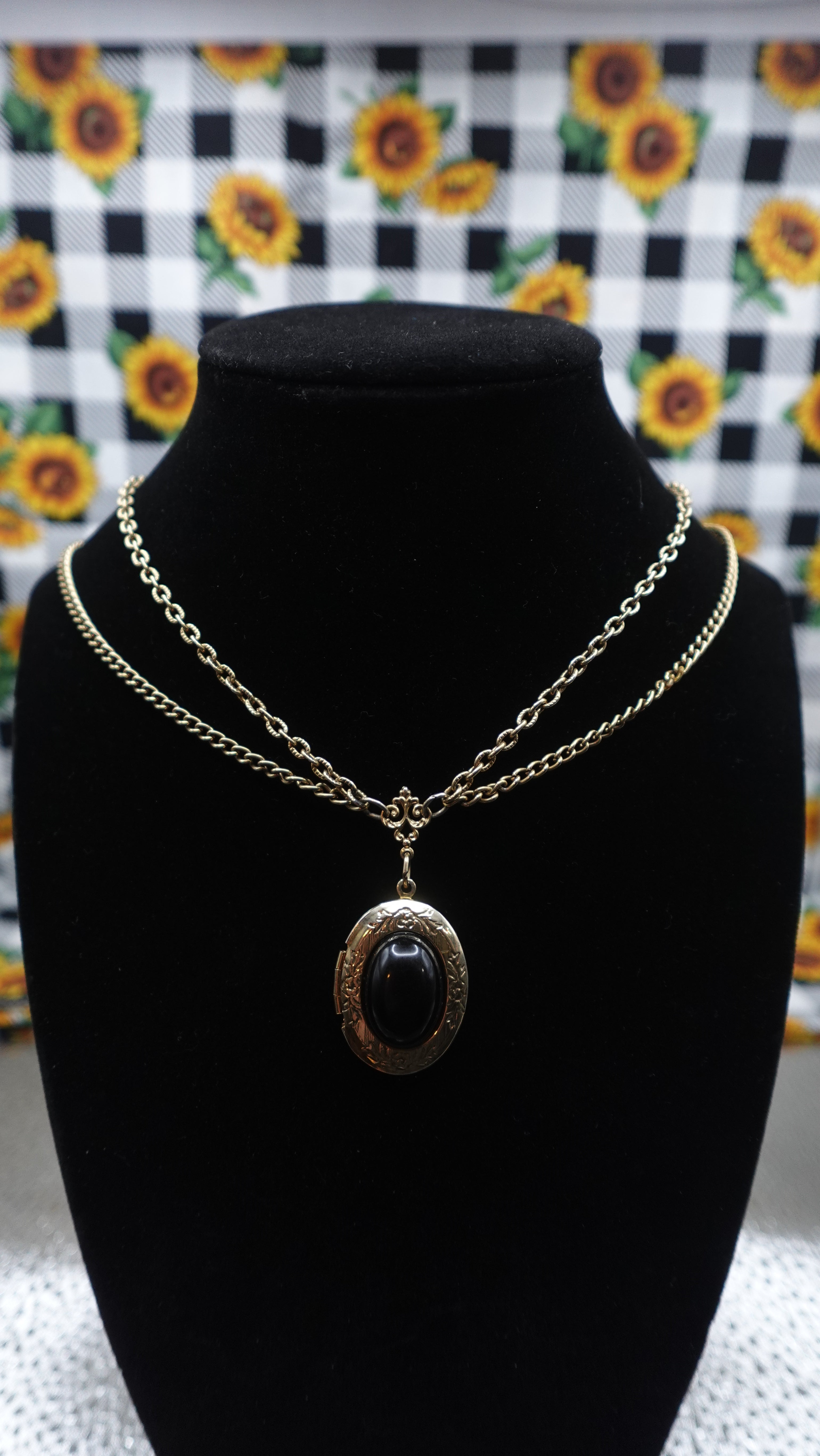 Vintage Discontinued 1928 Gold Tone Oval Locket Necklace Pendant
