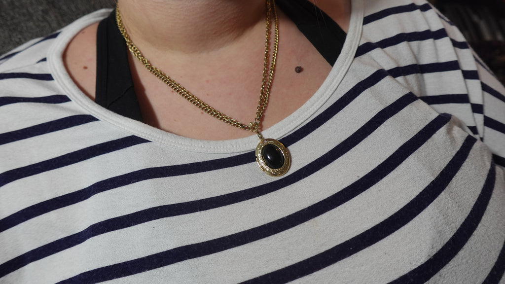 Vintage Discontinued 1928 Gold Tone Oval Locket Necklace Pendant