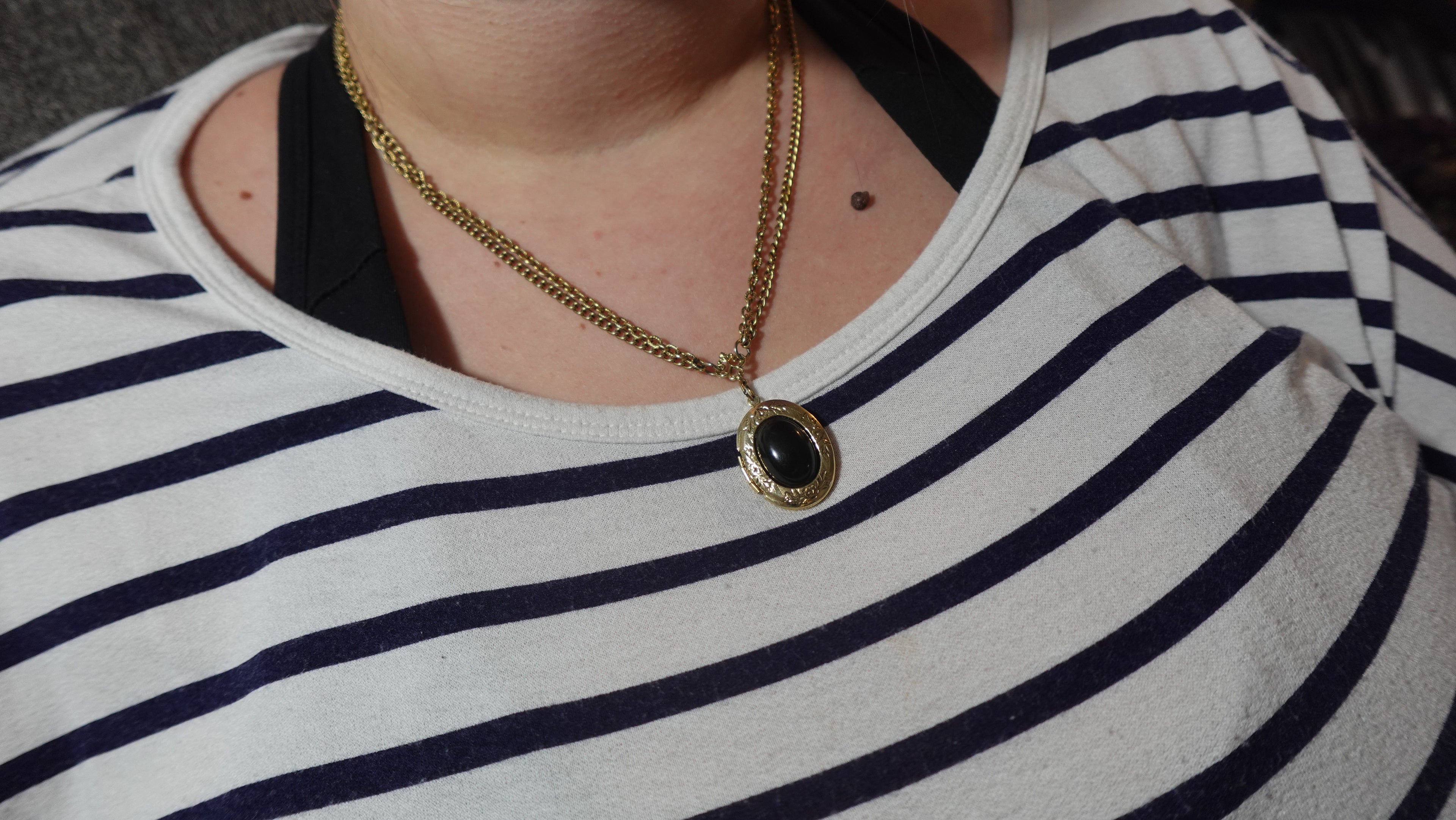 Vintage Discontinued 1928 Gold Tone Oval Locket Necklace Pendant