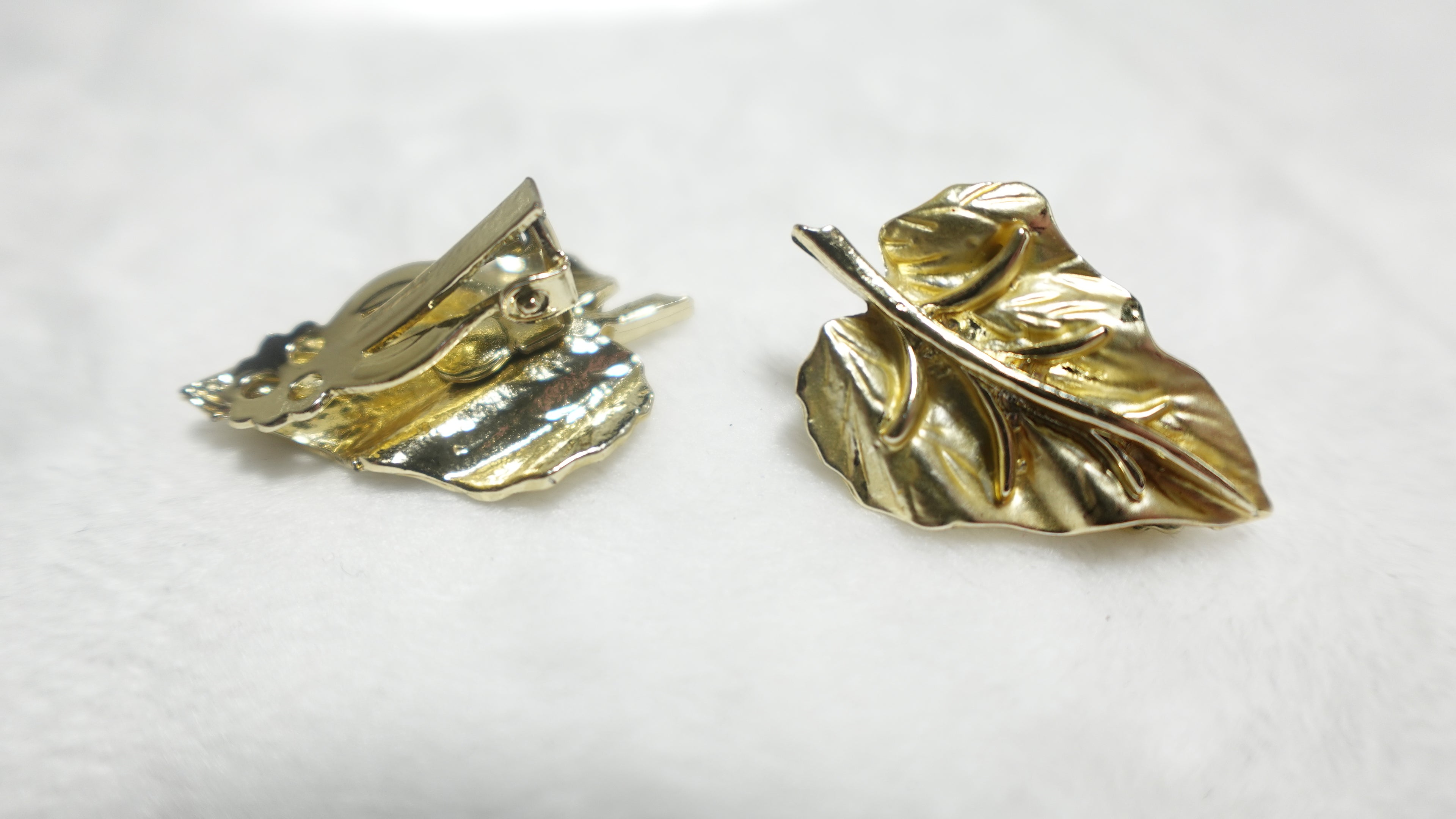 Vintage Gold Tone Leaf Clip On Earrings