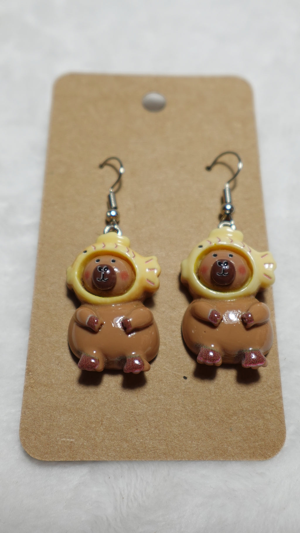 Capibara with hats earrings