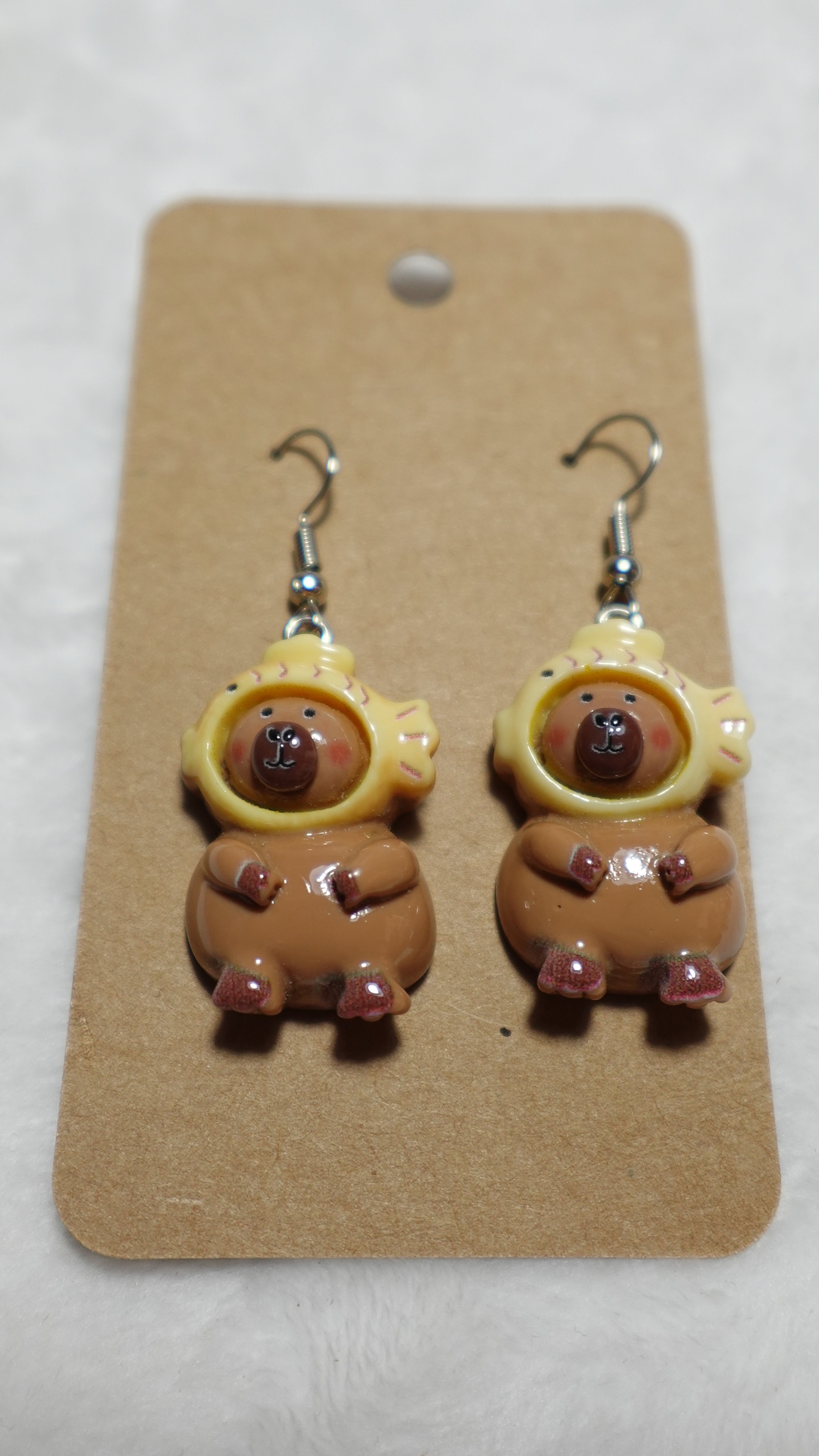 Capibara with hats earrings
